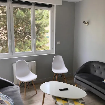 Seine A 200 Metres. Magnifique Terrasse Amenagee アパート *